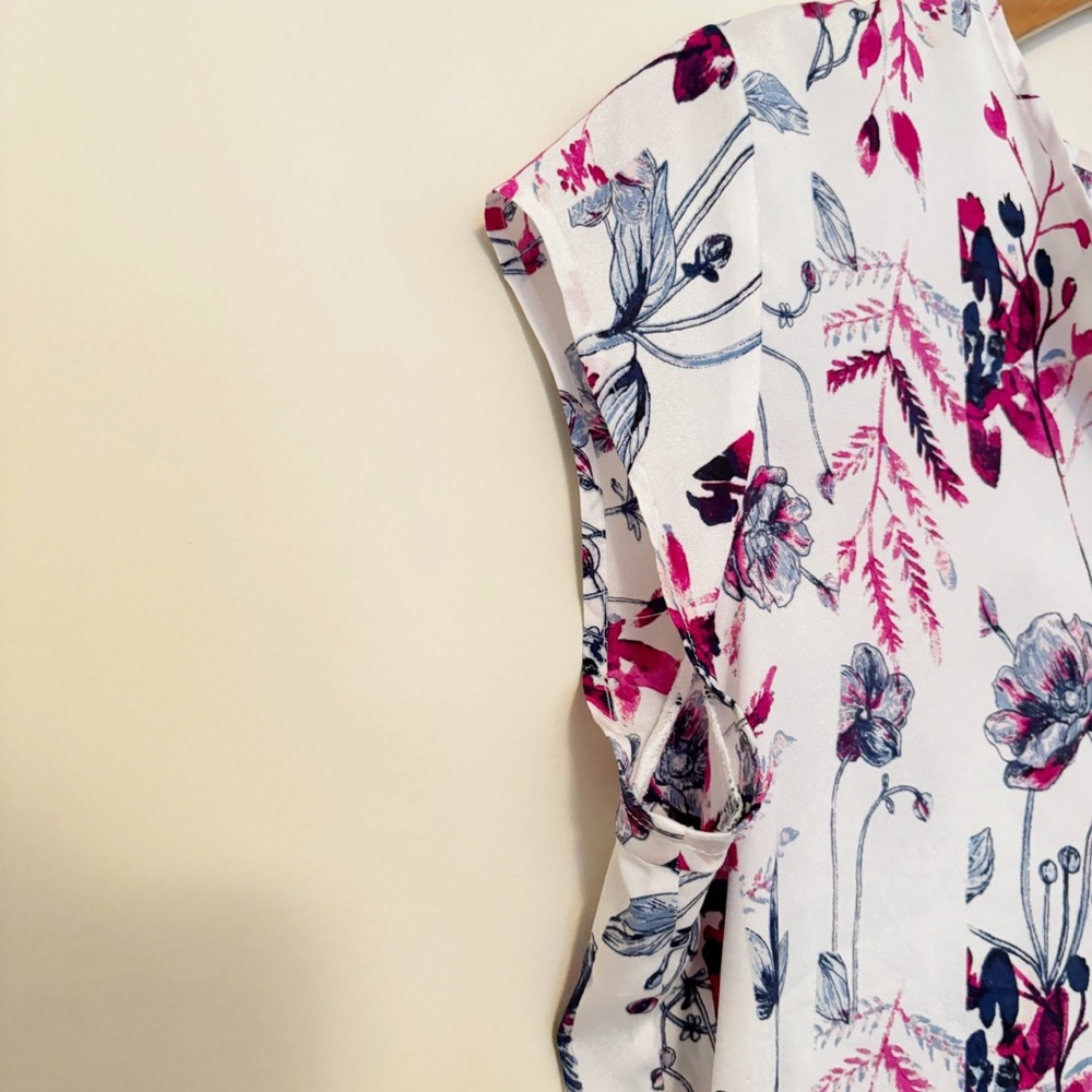 Ivanka Trump Womens  Blouse Multicolored Flutter Sleeve Floral V-neck Size Small - Picture 4 of 10